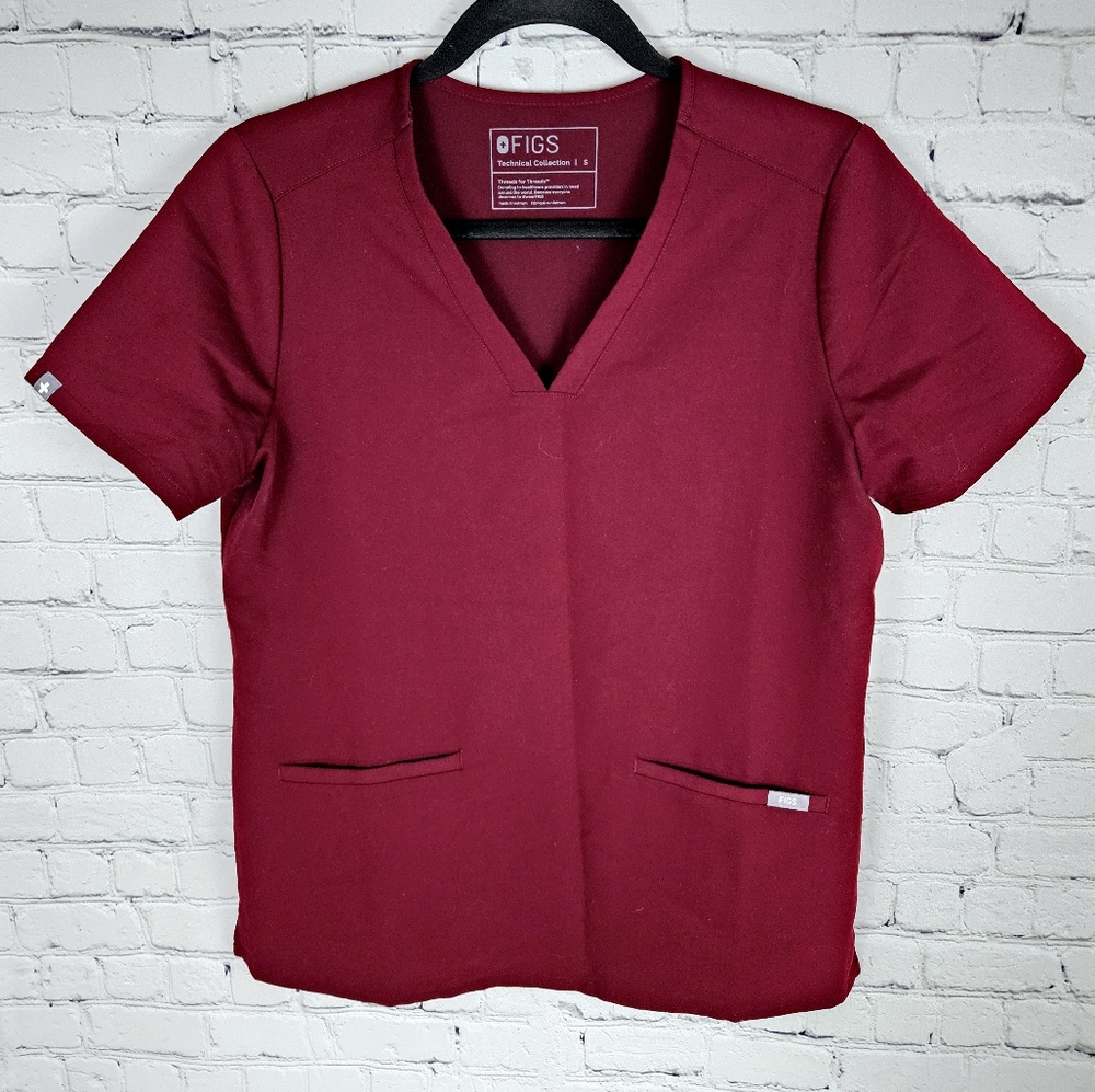 FIGS | Technical Collection short sleeve v-neck pullover scub top